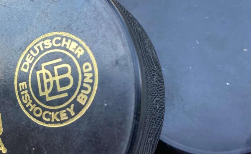 Das Logo des Deutschen Eishockey-Bundes.